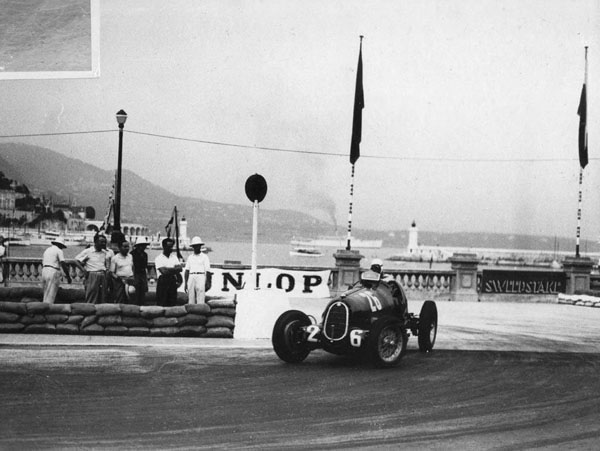 Sobre el Alfa 12 cilindros en Monaco.